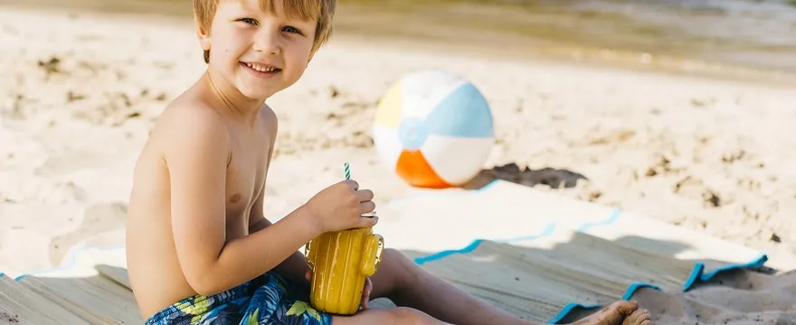 Co zabrać na plażę z dzieckiem? TO jest must have - LISTA