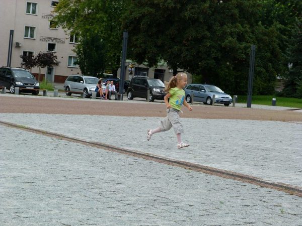 Biegiem przez rynek